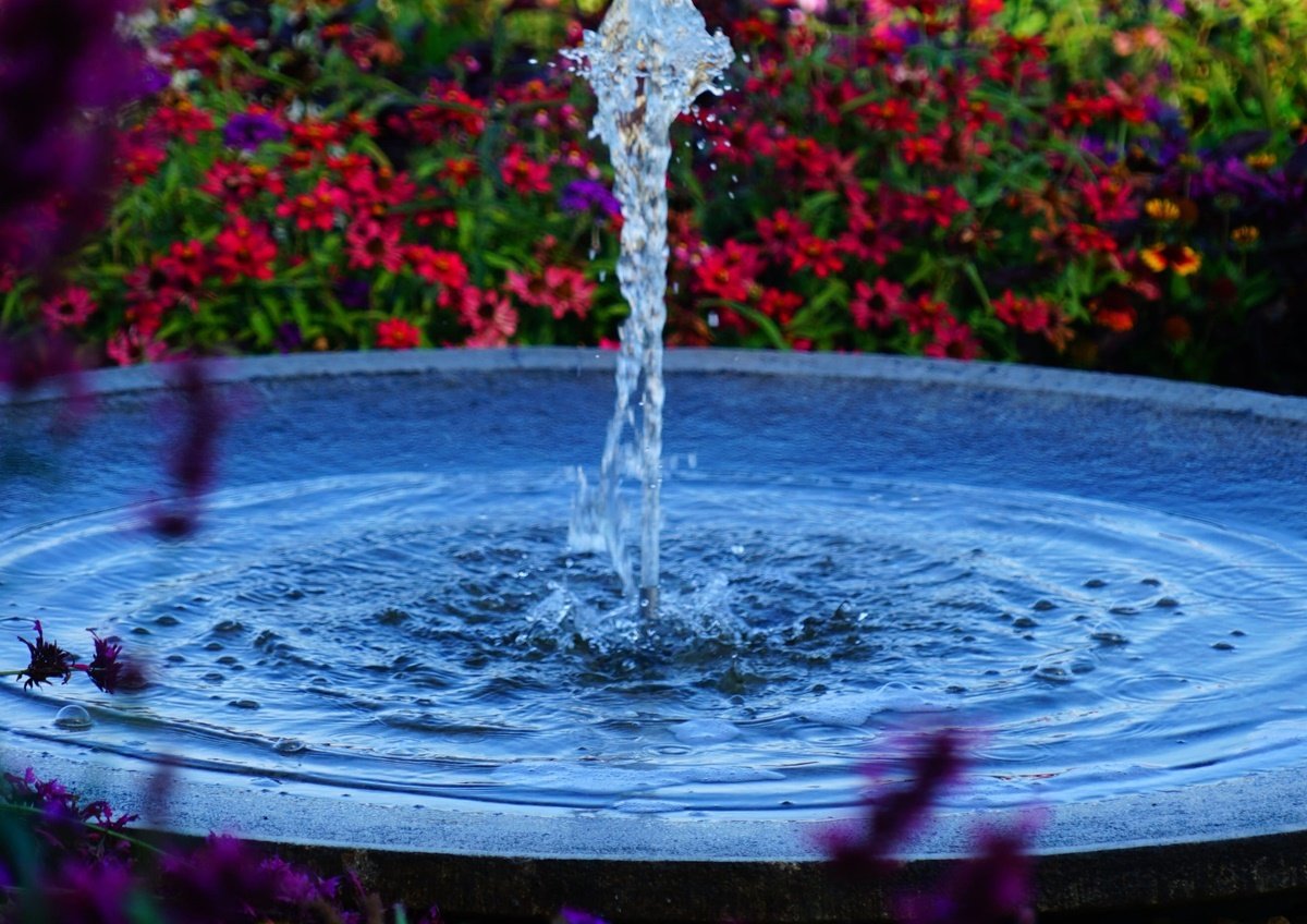 modern outdoor water fountain