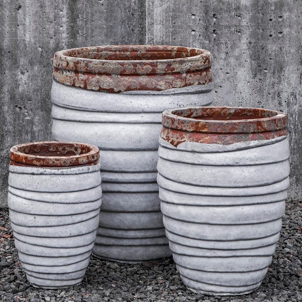 Guaracha Planter in Beachcomber White - Outdoor Art Pros