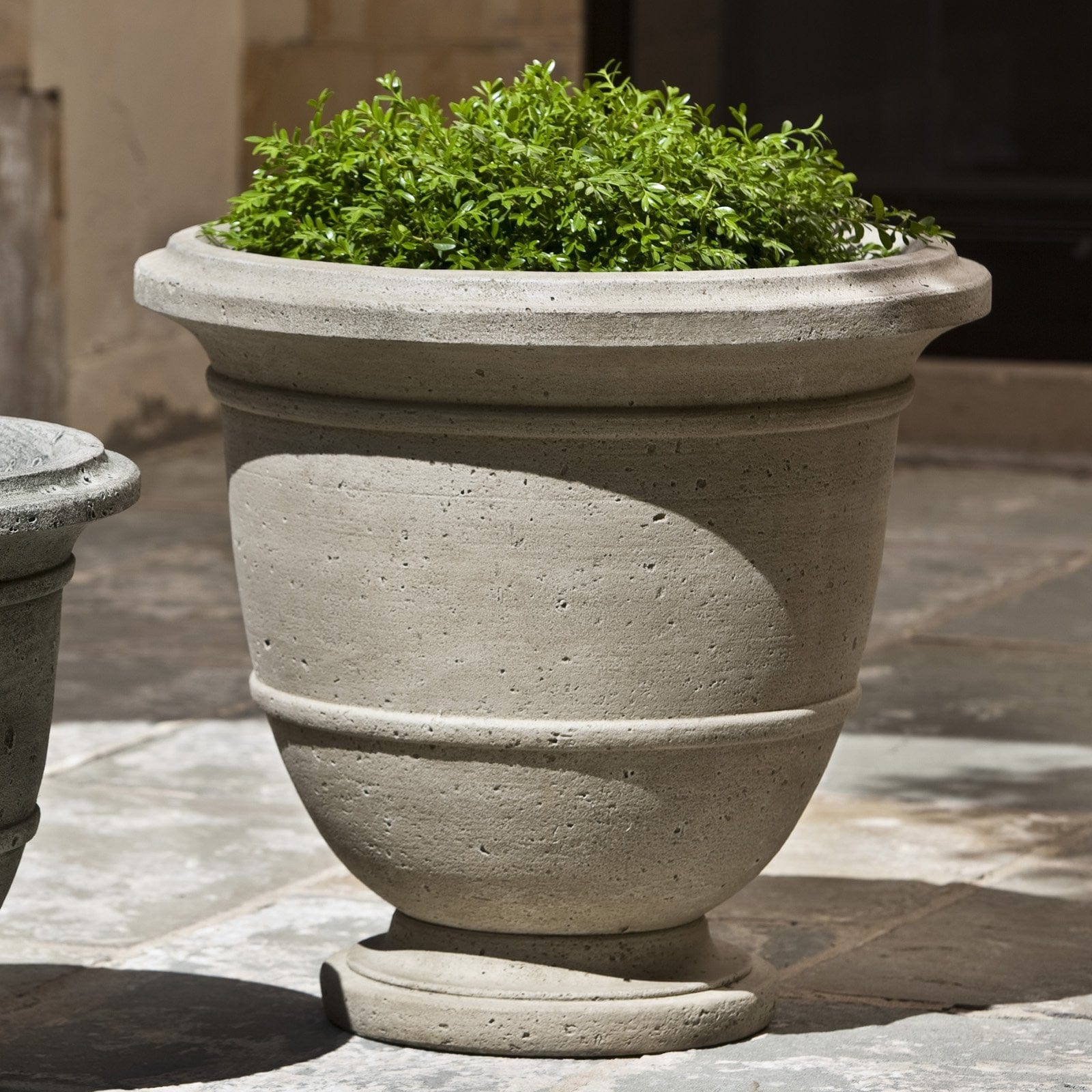 Relais Urn Garden Planter - Shown in Verde (VE) - Outdoor Art Pros