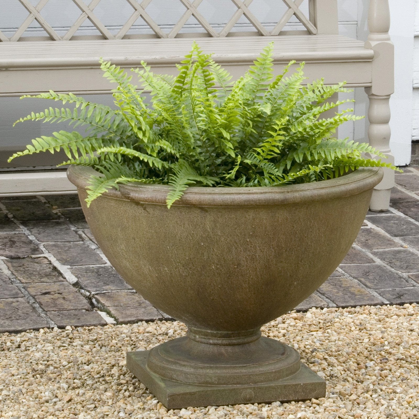 Williamsburg Bassett Hall Urn Garden Planter - Outdoor Art Pros