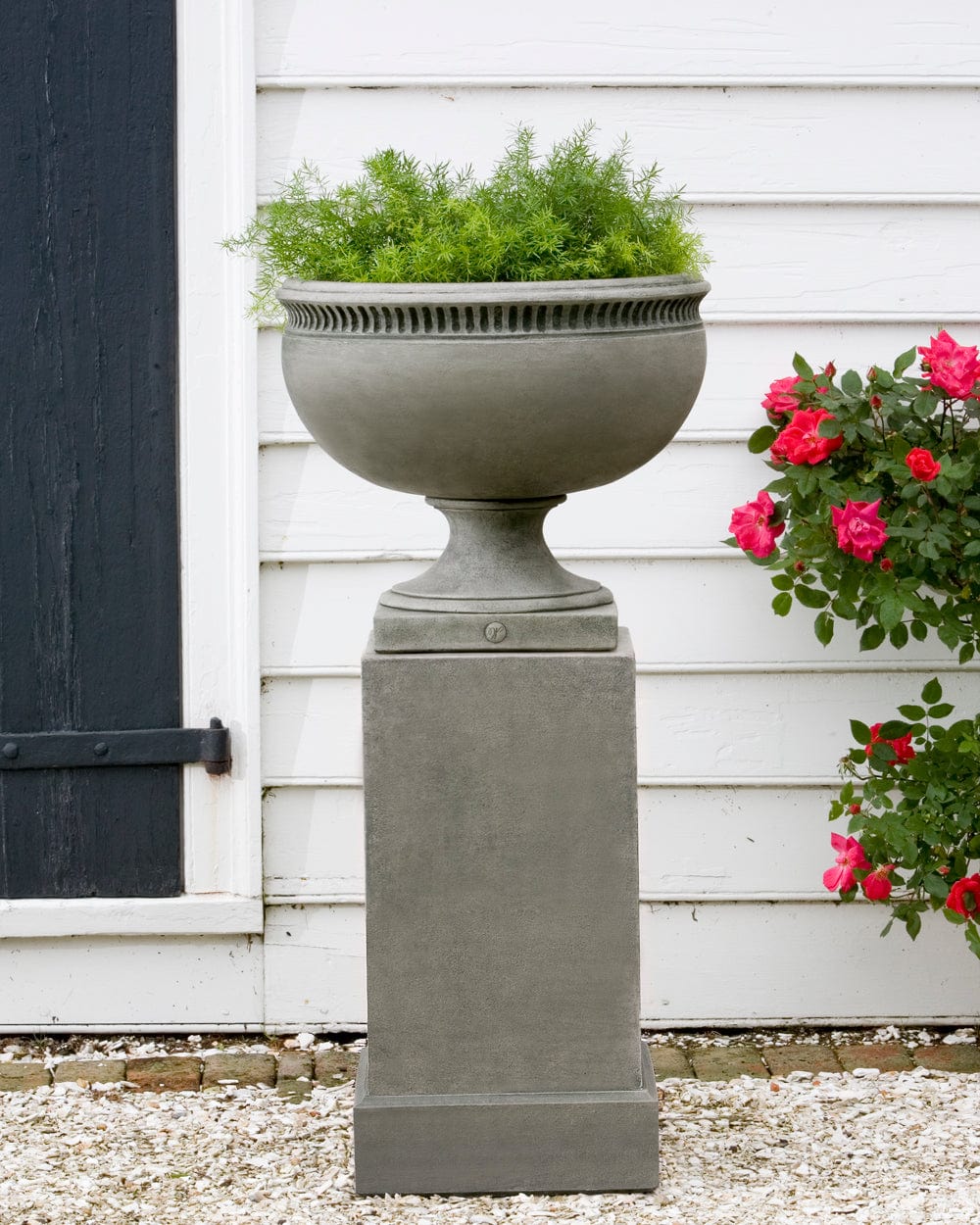 Williamsburg Tayloe House Urn Garden Planter