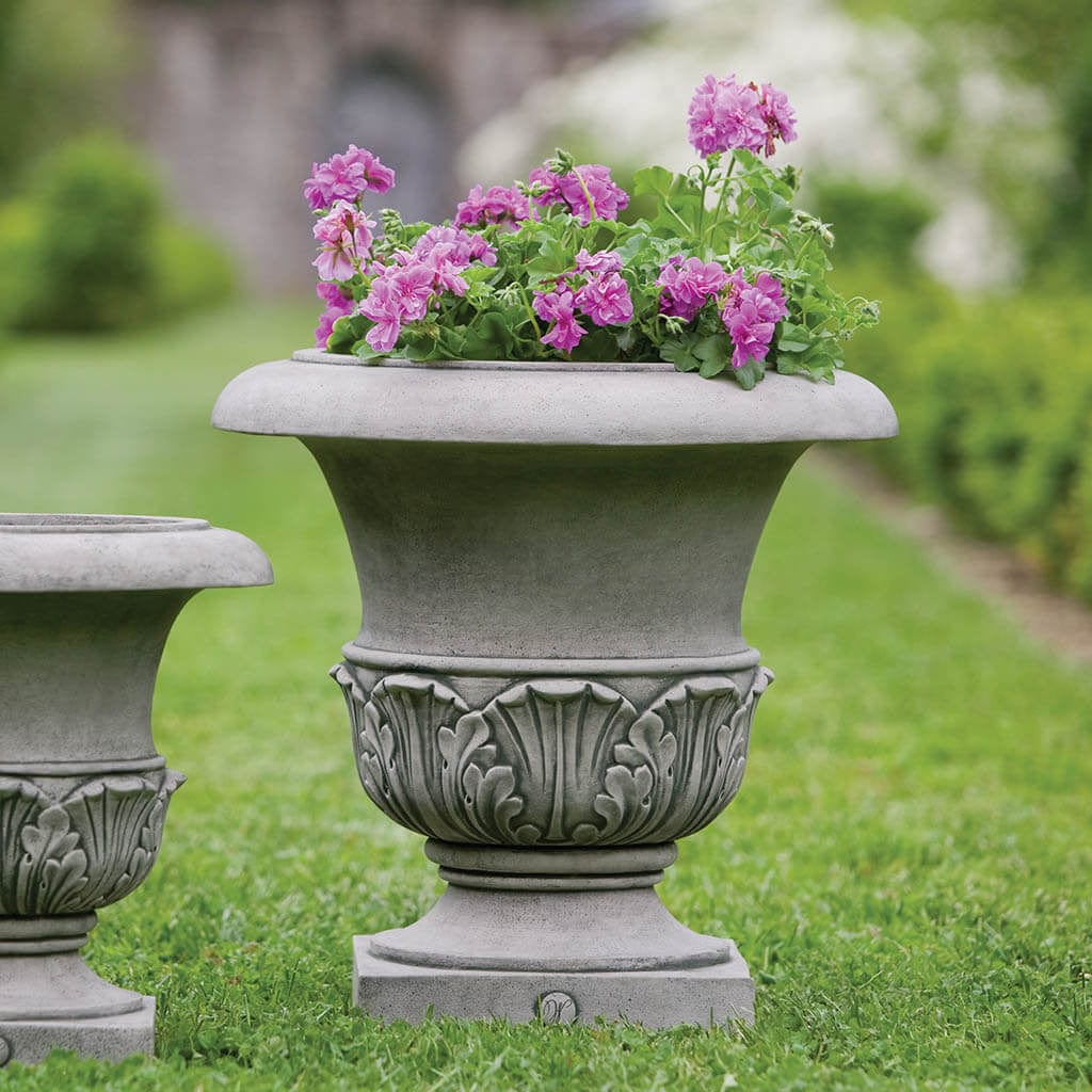 Williamsburg Acanthus Large Garden Planter