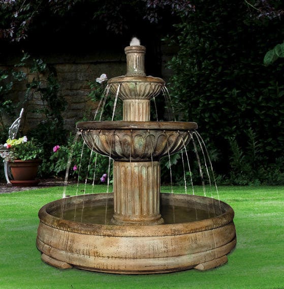 Henri Studio Fluted Fountain in Grando Pool