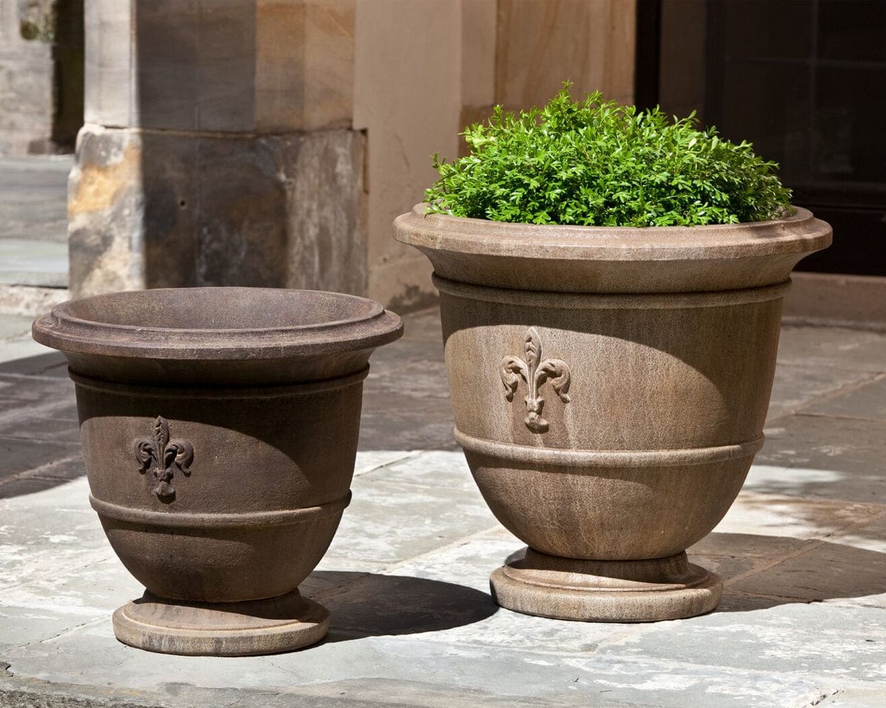 Fleur de Lis Urn Garden Planter - Outdoor Art Pros