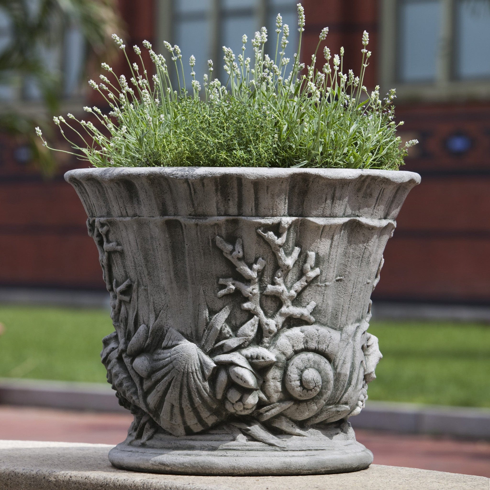 Smithsonian Chesapeake Urn Garden Planter - Outdoor Art Pros