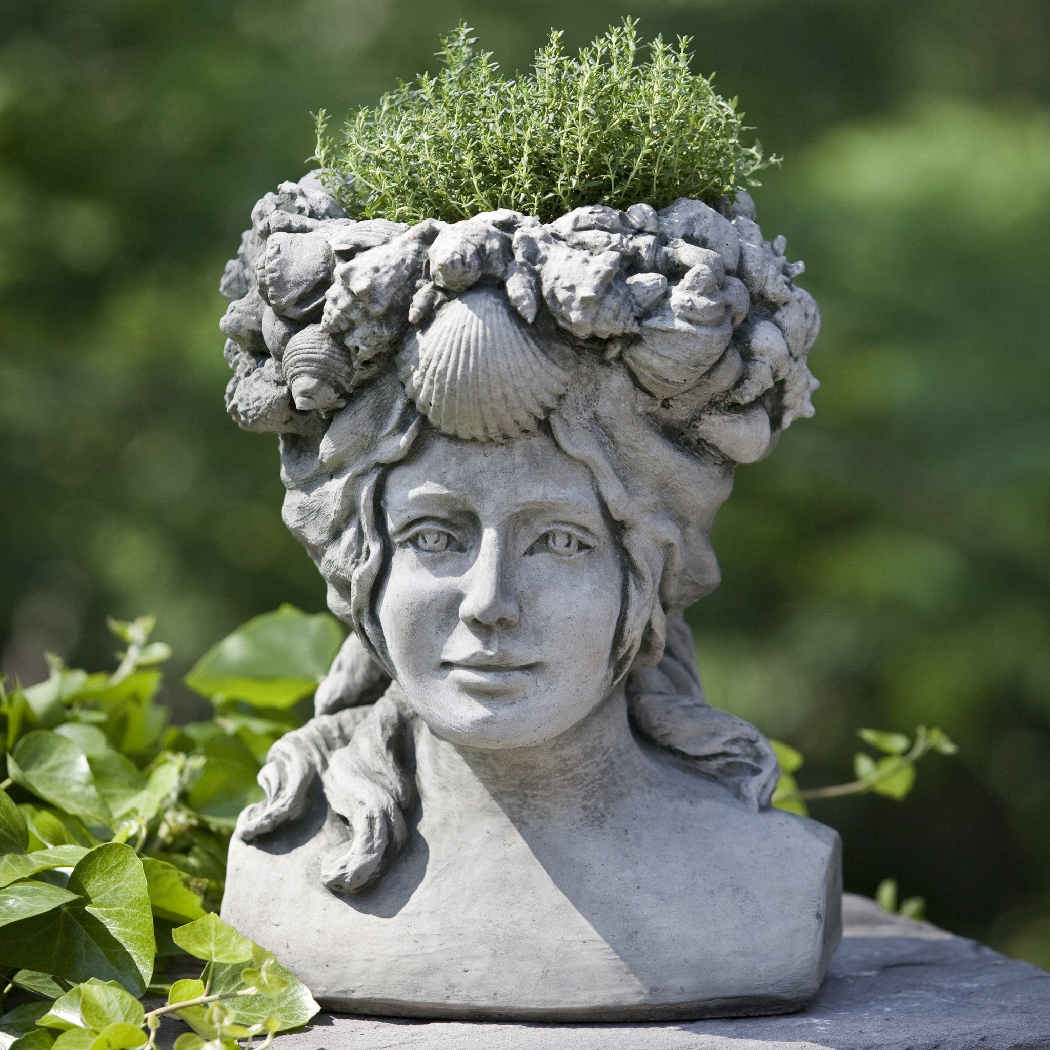 Williamsburg Orabelle Garden Planter - Outdoor Art Pros